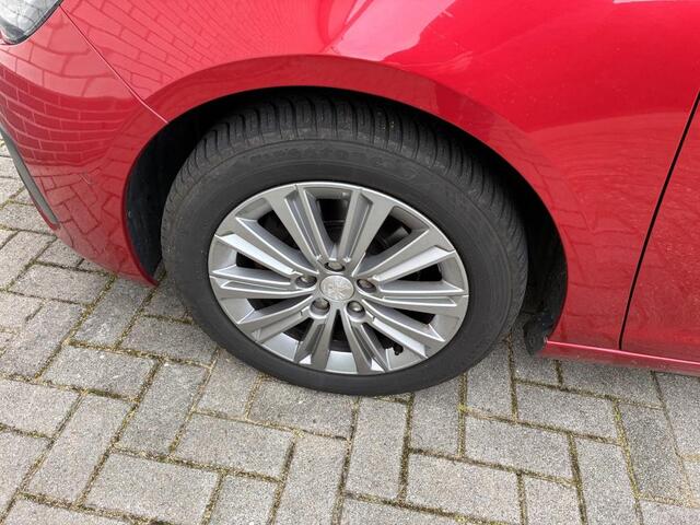 Peugeot 308 308Sw Allure, navi, pdc V+A, 130Pk 1.2 PureTech Allure