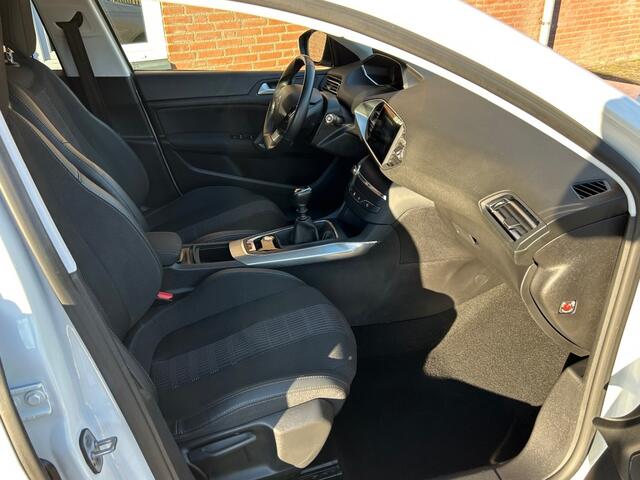 Peugeot 308 PEUGEOT 308 SW1.2 PURETECH ALLURE 130PK ORIGINEEL NL AUTO