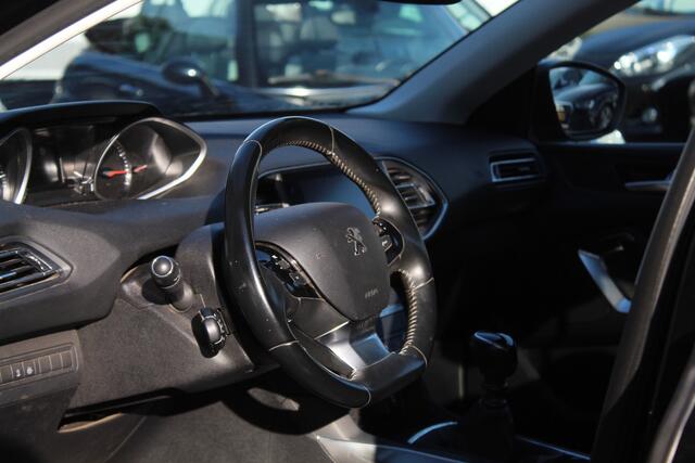 Peugeot 308 1.2 PureTech Blue Lease Premium//Pano//Camera//Trekhaak!!