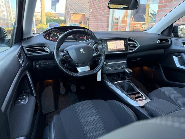 Peugeot 308 1.2 PureT.Blue L. Pr 131 PK PANO / AFN.TREKHAAK / CAMERA / LED /