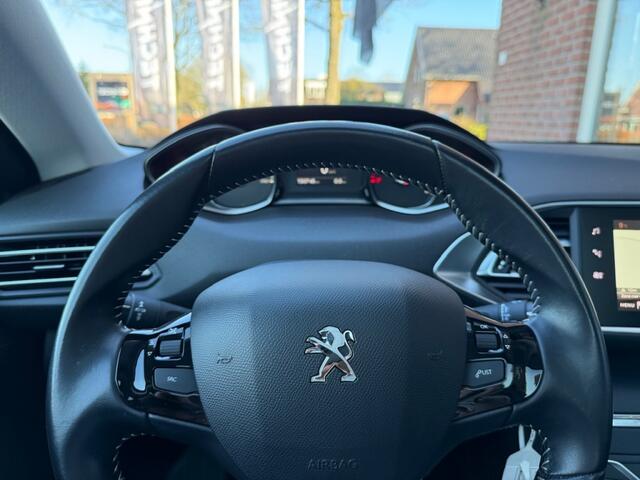 Peugeot 308 1.2 PureT.Blue L. Pr 131 PK PANO / AFN.TREKHAAK / CAMERA / LED /