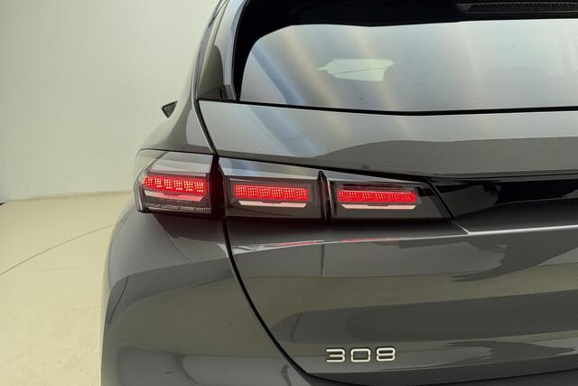 Peugeot 308 1.2T 130pk Allure Pack | Achteruitrijcamera | Parkeersensoren voor en achter | Apple carplay | Navigatiesysteem | Electronic climate controle |