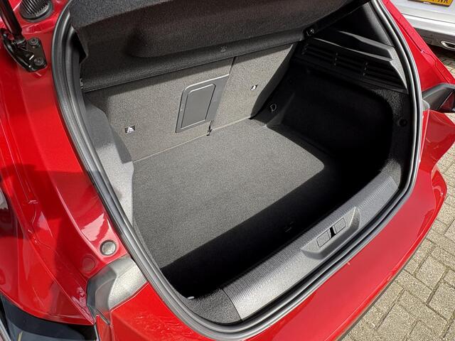 Peugeot 308 1.2T 130pk Allure | Achteruitrijcamera | Navigatie | Climate Control | Privacy Glass | Lichtmetalen velgen | Cruise Control