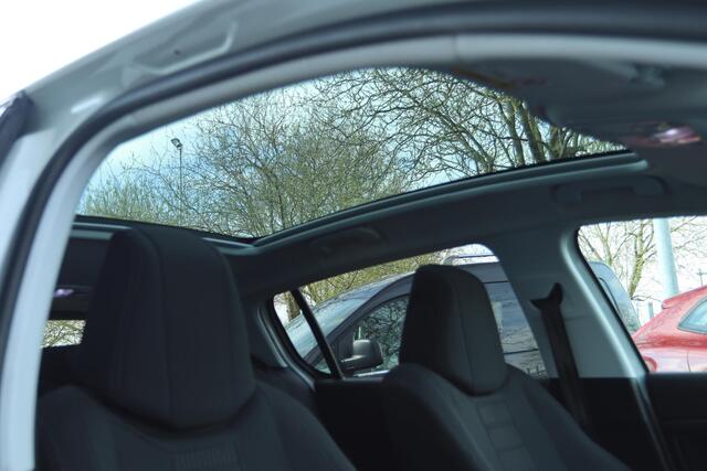 Peugeot 308 1.2 PT ALLURE | PANO | TREKHAAK | LED | CAMERA | CRUISE | CLIMATE