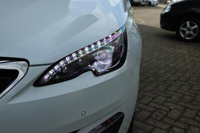 Peugeot 308 1.2 PT ALLURE | PANO | TREKHAAK | LED | CAMERA | CRUISE | CLIMATE