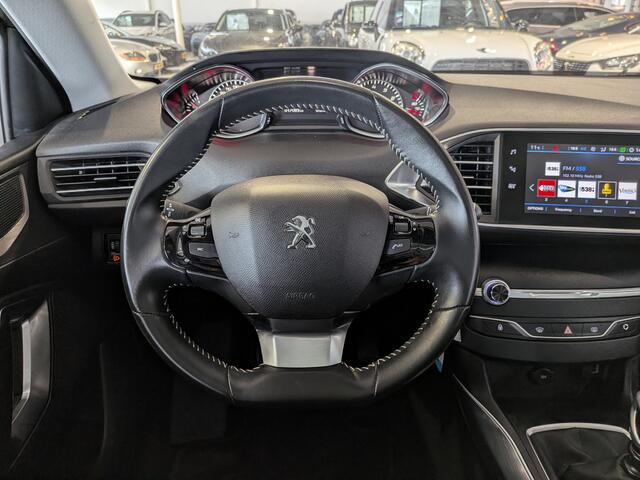 Peugeot 308 1.2 PureTech Blue Lease Premium NAP 17.047km, Panoramadak, Airco, Stuurbekrachtiging