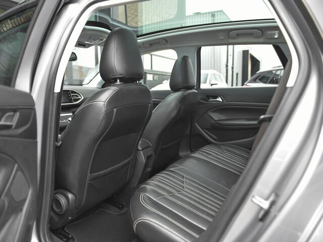 Peugeot 308 SW 1.2 PureTech Blue Lease Executive Leren bekleding Panoramadak Cruise Clima