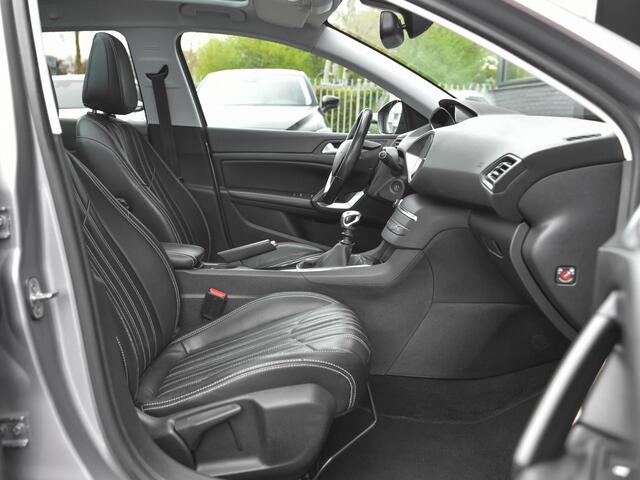 Peugeot 308 SW 1.2 PureTech Blue Lease Executive Leren bekleding Panoramadak Cruise Clima