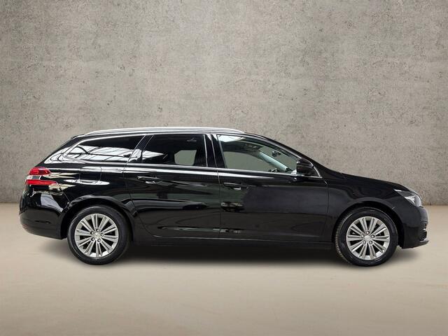 Peugeot 308 SW 1.2 PureTech Allure Automaat (APPLE CARPLAY, GROOT NAVI, PARKEERSENSOREN, STOELVERWARMING, SPORTSTOELEN, GETINT GLAS, CRUISE, NIEUWSTAAT)
