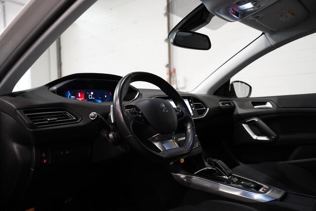 Peugeot 308 SW 1.2 PureTech Allure | Stoelverwarming | Navi | Parkeersensoren | All-season