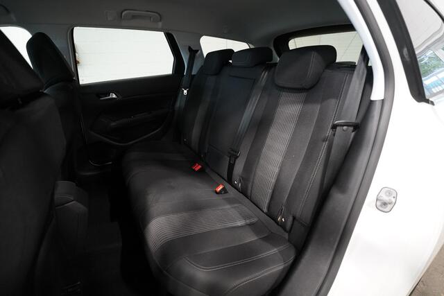 Peugeot 308 SW 1.2 PureTech Allure | Stoelverwarming | Navi | Parkeersensoren | All-season