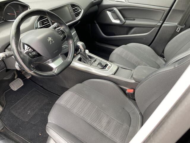 Peugeot 308 SW 1.2 PureTech Blue Lease Premium Clima, CC, CarPlay, Pano, PDC, LM, nw. APK - Inruil Mogelijk -
