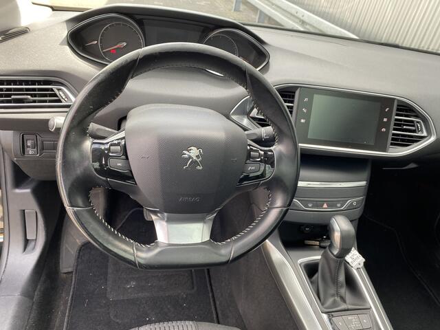 Peugeot 308 SW 1.2 PureTech Blue Lease Premium Clima, CC, CarPlay, Pano, PDC, LM, nw. APK - Inruil Mogelijk -
