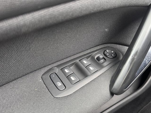 Peugeot 308 1.2 PureTech Allure | 1e Eigenaar | Dealer Onderhouden | Verkleuring in lak | Nette auto