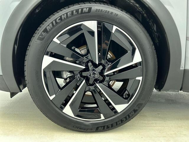 Peugeot 408 1.2 PureTech Allure Pack 130pk Automaat | Comfort Pakket | Ergo comfort stoel | Electrische stoelverstelling | lichtmetalen velgen | stoelverwarming | Camera | Navigatie | Climate Control | Dab | Led | Parkeer sensoren