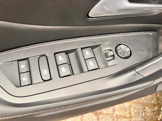 Peugeot 408 1.2 Hybrid 136 e-DCS6 Allure