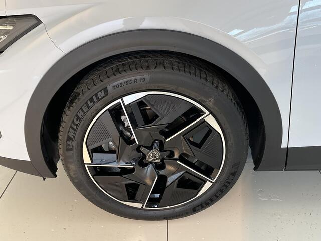 Peugeot 408 1.2 Hybrid 145 e-DCS6 GT Bekleding Alcantara/kunstleder, Panoramisch schuifdak, 360 Vision & Drive Assist Plus Pack, navigatie.