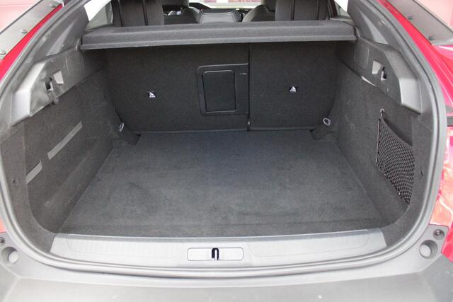 Peugeot 408 1.2 Hybrid 145PK e-DCS6 ALLURE | ACHTERUITRIJ CAMERA | KEYLESS ENTRY/START | DRAADLOOS APPLE CARPLAY/ANDROID AUTO | DRAADLOOS TELEFOONLADEN | DAB+ RADIO | NAVIGATIE | ADAPTIVE CRUISE CONTROL | 19" LICHTMETALEN VELGEN | PARKEERSENSOREN ACHTER |