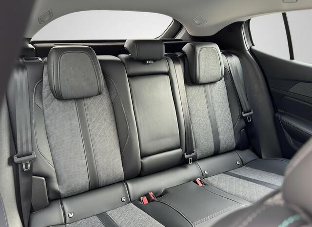 Peugeot 408 1.2 Hybrid 145 e-DCS6 Allure Aut. | 19 inch | Prijs is rijklaar