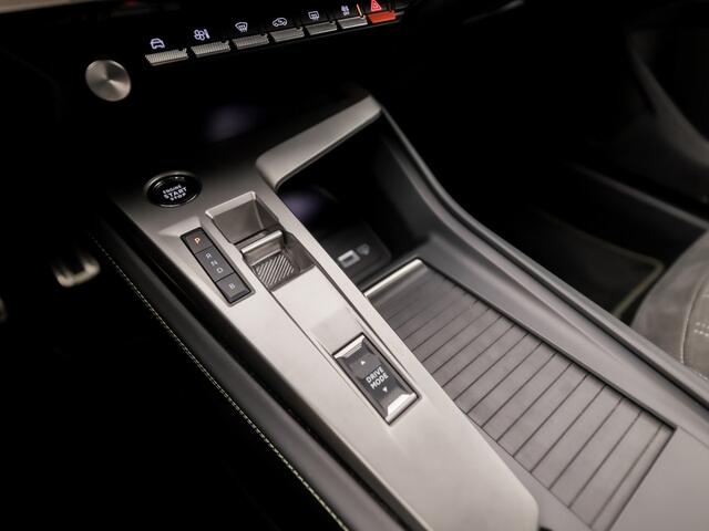 Peugeot 408 1.6 HYbrid 225 EAT8 GT 225Pk Automaat (APPLE CARPLAY, GROOT NAVI, 360 CAMERA, LEDER/ALCANTARA, SPORTSTOELEN, ADAPTIVE CRUISE, GETINT GLAS, NIEUWSTAAT)