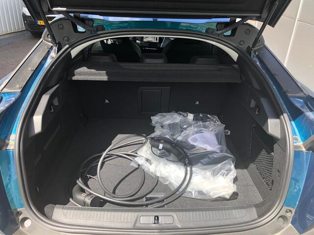 Peugeot 408 1.6 HYbrid 225 EAT8 Allure Avantage | DEMO VOORDEEL: ¤ 7.260,- | Plug In Hybrid | Navigatie | Camera 360 | Climate Control | Keyless Entry - Start | Parkeersensoren | LED Verlichting