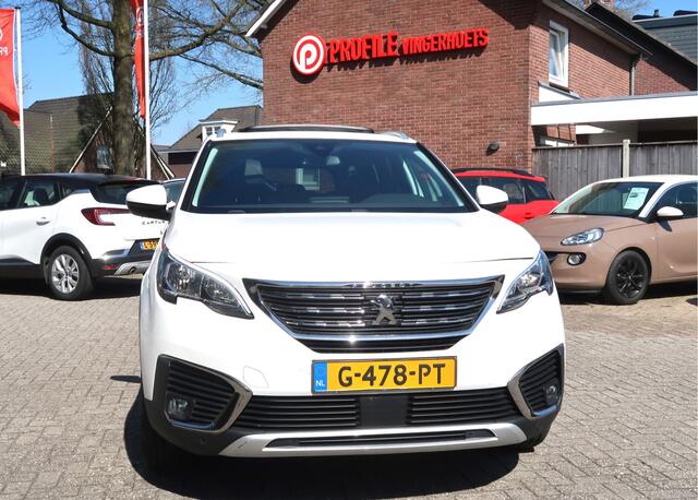 Peugeot 5008 Superluxe 7-Persoons 130 Pk Benzine * Open Schuifdak * 1/2 Lederen Interieur * Voor en Achter Parkeersensoren * Climate & Cruise Control * L.M. Velgen * Apple Car Play & Android Auto voor Google Maps & Spotify * Vingerhoets; Vierde Generatie Eersteklas Se