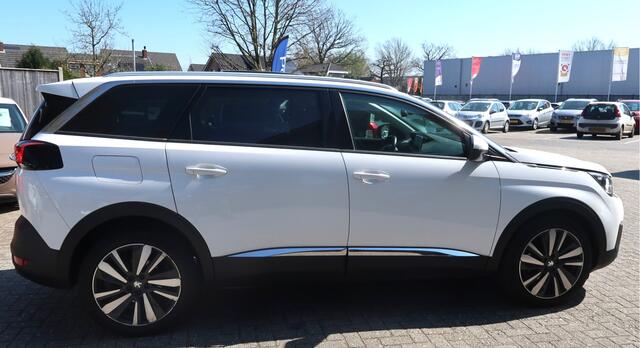Peugeot 5008 Superluxe 7-Persoons 130 Pk Benzine * Open Schuifdak * 1/2 Lederen Interieur * Voor en Achter Parkeersensoren * Climate & Cruise Control * L.M. Velgen * Apple Car Play & Android Auto voor Google Maps & Spotify * Vingerhoets; Vierde Generatie Eersteklas Se