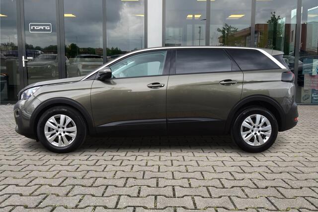 Peugeot 5008 1.2 PureTech Active 7p | DAB | Carplay | 17 Inch |