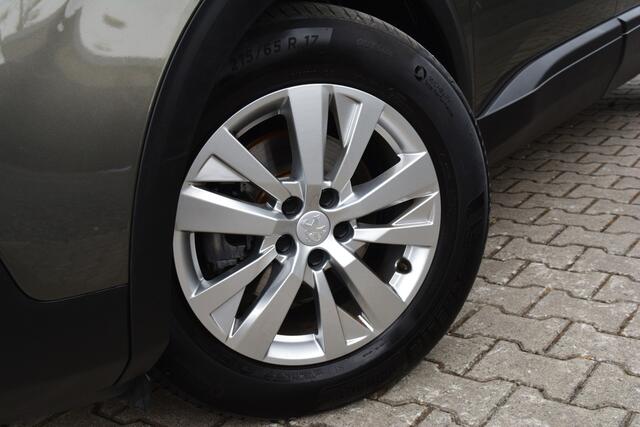 Peugeot 5008 1.2 PureTech Active 7p | DAB | Carplay | 17 Inch |