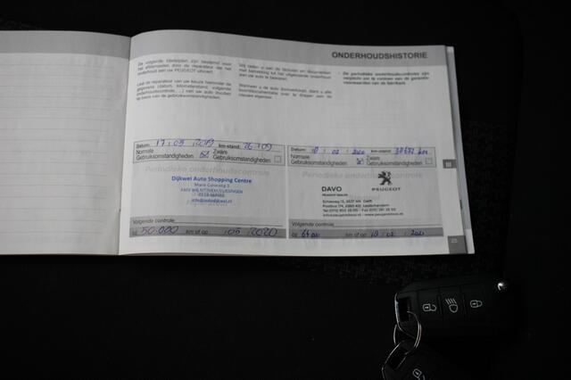 Peugeot 5008 1.2 PureTech Executive 7 Persoons - Carplay, Cruise, Digitaal Cockpit, Trekhaak