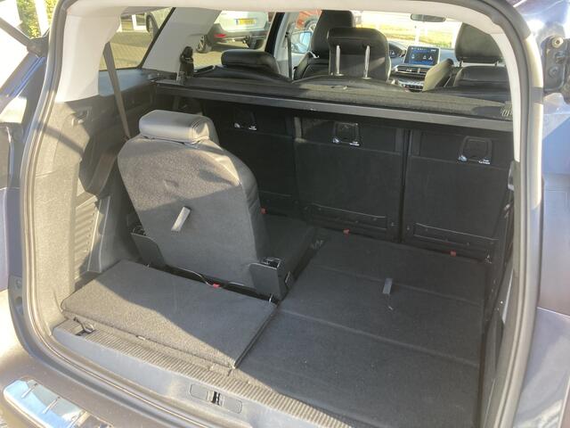 Peugeot 5008 1.2 PureTech Allure 7 Persoons Automaat Leer LED Trekhaak