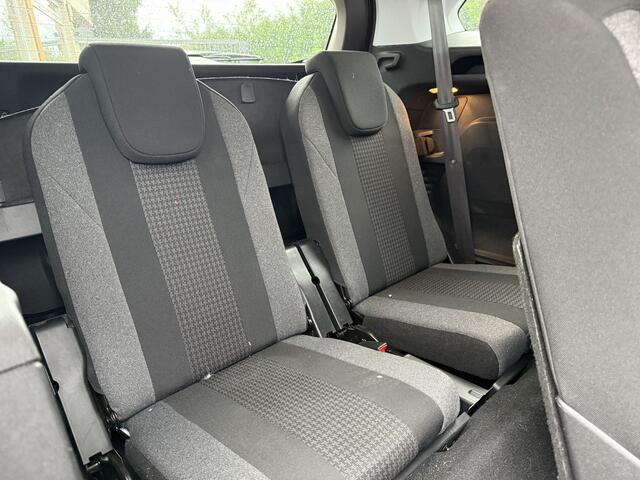 Peugeot 5008 130pk PT Executive Aut. 7p., Camera | Navi & CarPlay