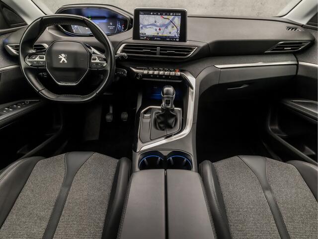 Peugeot 5008 1.2 PureTech Sport 7 Persoons (APPLE CARPLAY, GROOT NAVI, 360 CAMERA, LEDER, GETINT GLAS, SPORTSTOELEN, CRUISE, DAB+, PARKEERSENSOREN, LANE ASSIST, NIEUWSTAAT)