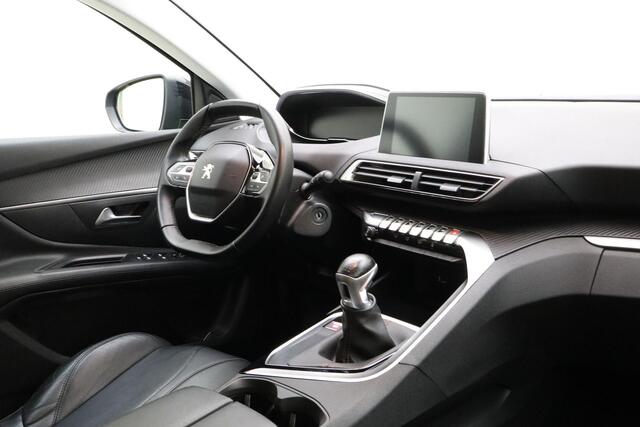 Peugeot 5008 1.2 PureTech Blue Lease Executive | Achteruitrijcamera | Parkeersensoren V + A | Climate control | Lederen stoelen | Draadloze telefoonlader | Navigatie | Lichtmetalen velgen 17'' |