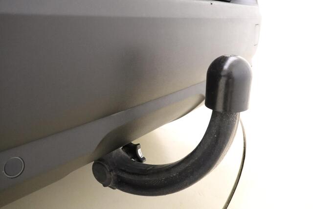 Peugeot 5008 1.2 PureTech Blue Lease Executive | Achteruitrijcamera | Parkeersensoren V + A | Climate control | Lederen stoelen | Draadloze telefoonlader | Navigatie | Lichtmetalen velgen 17'' |