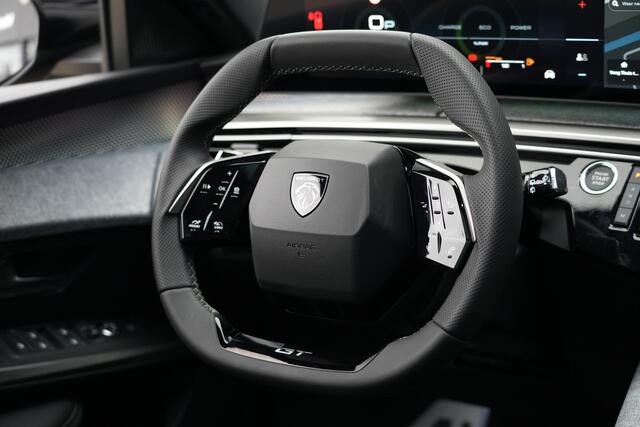 Peugeot 5008 1.2 Hybrid 145 GT 7p 145pk Panoramadak/Navigatie/360Camera