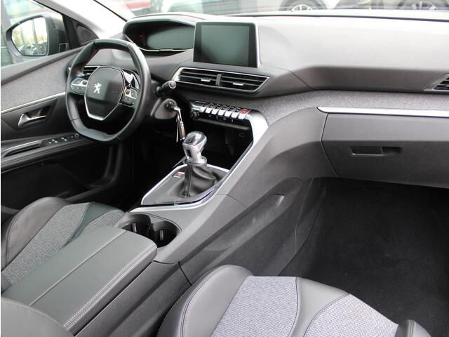 Peugeot 5008 1.2 PureTech Allure | Navi / Camera / Climate