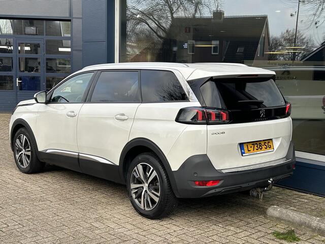 Peugeot 5008 1.2 Turbo 130 PK Allure Pack | Trekhaak | 7-Zitplaatsen | Navigatie | Full LED Verlichting | Stoelverwarming | Keyless Entry & Start | Electrische Achterklep | Climate Control Adaptief | Cruise Control | 18" Lichtmetalen Velgen | Camera | Dode Hoek Detect