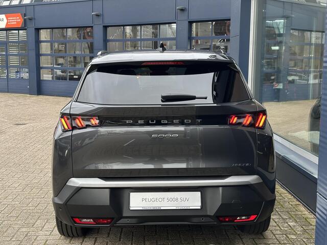 Peugeot 5008 1.2 Hybrid 145 PK Allure | Hybride Automaat | 7 Zitplaatsen | AGR Comforstoel met Stoelverwarming | Afneembare Trekhaak | Navigatie | Climate Control | Cruise Control | Parkeercamera | Keyless Entry | LED Verlichting | Dakrails | 19" Lichtmetalen Velgen |