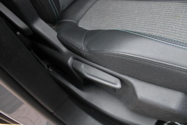 Peugeot 5008 1.2 PureTech 130pk Blue Lease Allure Automaat 7-zits Airco Navi Camera Carplay Dealer onderhouden