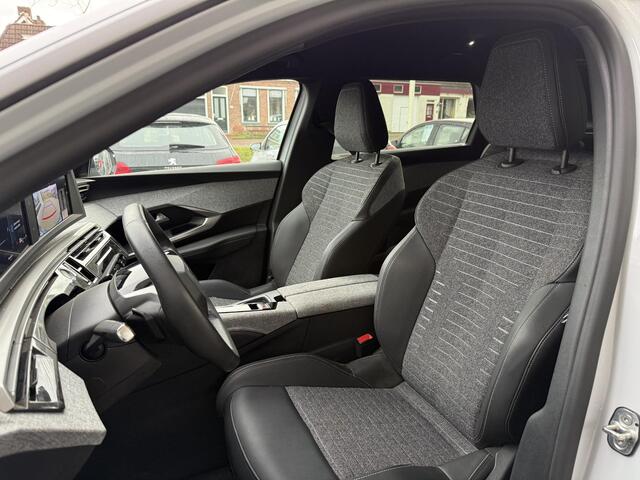 Peugeot 5008 1.2 Hybrid 145 Allure | Climate & Cruise Control | 7-Zitter | Achteruit Rijd Camera | AppleCarplay/ Android Auto |