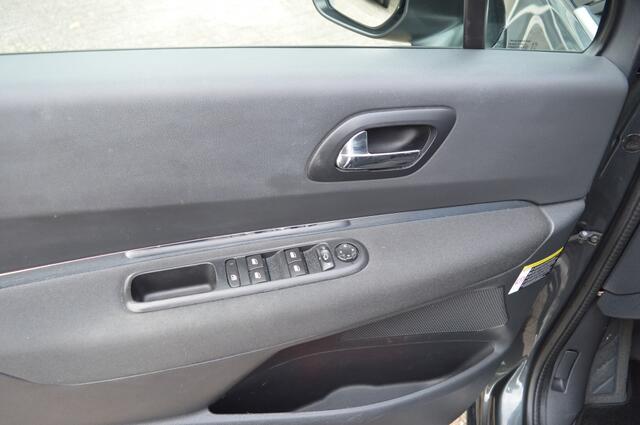 Peugeot 5008 1.6 B.L. Exe, 7 Zitplaatsen, Trekhaak, Navigatie