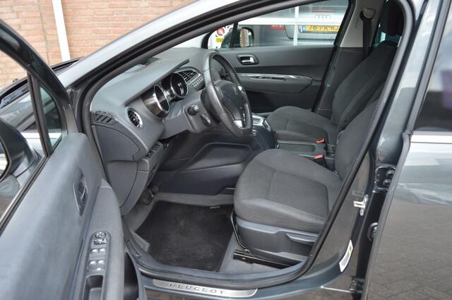 Peugeot 5008 1.6 B.L. Exe, 7 Zitplaatsen, Trekhaak, Navigatie