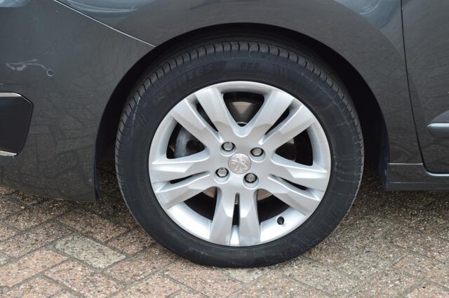 Peugeot 5008 1.6 B.L. Exe, 7 Zitplaatsen, Trekhaak, Navigatie