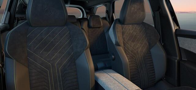 Peugeot 5008 1.2 Hybrid 145 GT | NIEUW | Uit voorraad leverbaar! | Panorama dak | Alcantara bekleding | Camera rondom | Stoelverwarming voor en achter | Elektrisch verstelbare voorstoelen | Dodehoek detectie | Elektrische Kofferklep