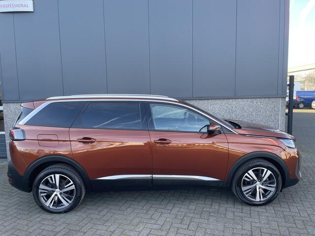 Peugeot 5008 1.2 PureTech Blue Lease Allure 7 Persoons - Airco - Achteruitrijcamera - Navigatiesysteem - Trekhaak - Cruise control - Parkeersensoren voor en achter - Licht metalen velgen 19 inch - Led verlichting - Stuur multifunctioneel - Mistlampen voor - Radio - Re