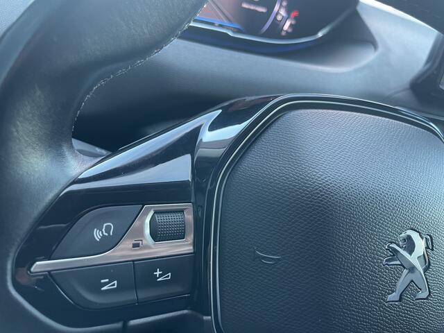 Peugeot 5008 1.2 PureTech Blue Lease Allure 7 Persoons - Airco - Achteruitrijcamera - Navigatiesysteem - Trekhaak - Cruise control - Parkeersensoren voor en achter - Licht metalen velgen 19 inch - Led verlichting - Stuur multifunctioneel - Mistlampen voor - Radio - Re