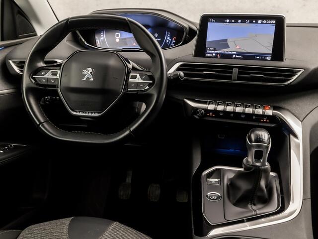 Peugeot 5008 1.2 PureTech Premium Sport 7 Persoons (APPLE CARPLAY, GROOT NAVI, MEMORY SEATS, STOELVERWARMING, LEDER, SPORTSTOELEN, GETINT GLAS, 360 CAMERA, ELEK ACHTERKLEP, NIEUWSTAAT)