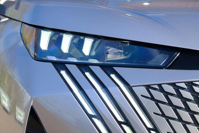 Peugeot 5008 1.2 Hybrid 145pk e-DCS6 GT 7 Persoons | Navi | App Connect | Adaptive Cruise | Panoramadak | Camera | Keyless | Stoelverwarming | Elektrische Achterklep | PDC