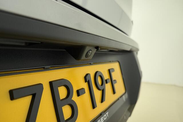 Peugeot 5008 1.2 Hybrid 145 Allure | Climate & Cruise Control | 7-Zitter | Achteruit Rijd Camera | AppleCarplay/ Android Auto |